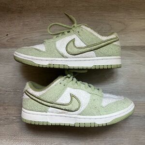 Nike Dunks Sneakers in Light Green and White
